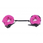 Черные базовые наручники из кожи с розовой опушкой - Лунный свет - купить с доставкой в Москве