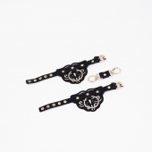Черные кожаные наручники с клепками, кольцами и золотистой фурнитурой - Crazy Handmade - купить с доставкой в Москве