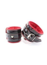 Лаковые чёрно-красные перфорированные наручники - БДСМ Арсенал - купить с доставкой в Москве