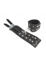 Черные широкие кожаные наручники с заклепками на карабине - Notabu - купить с доставкой в Москве