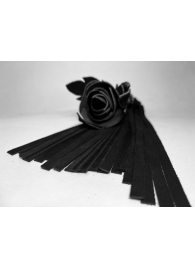 Черная замшевая плеть с лаковой розой в рукояти - 40 см. - БДСМ Арсенал - купить с доставкой в Москве