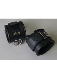 Чёрные кожаные наручники с ремешком с двумя карабинами - Sitabella - купить с доставкой в Москве