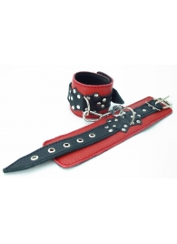 Красные наручники с чёрными проклёпанными ремешками с пряжкой - БДСМ Арсенал - купить с доставкой в Москве