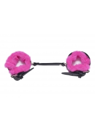 Черные базовые наручники из кожи с розовой опушкой - Лунный свет - купить с доставкой в Москве