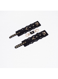 Черные кожаные наручники с узорами и золотистой фурнитурой - Crazy Handmade - купить с доставкой в Москве