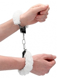 Пушистые белые наручники OUCH! White - Shots Media BV - купить с доставкой #SOTBIT_REGIONS_UF_V_REGION_NAME#