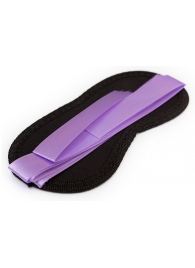 Чёрная маска на глаза Purple Black с фиолетовыми завязками - Пикантные штучки - купить с доставкой в Москве