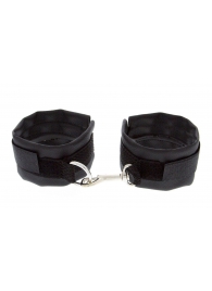 Чёрные полиуретановые наручники с карабином Beginners Wrist Restraints - Blush Novelties - купить с доставкой в Москве