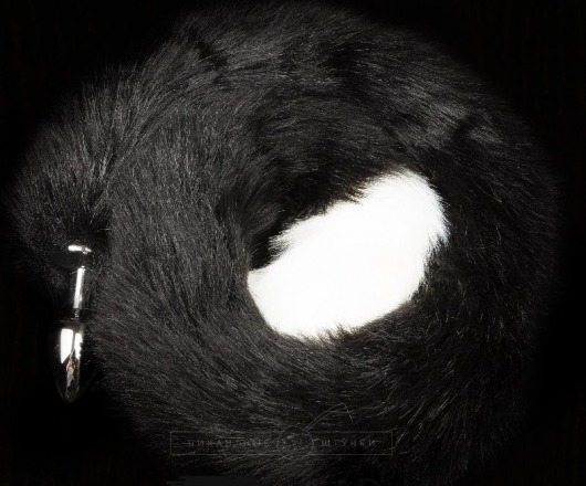 Серебристая анальная пробка с длинным черным хвостиком - Пикантные штучки - купить с доставкой в Москве