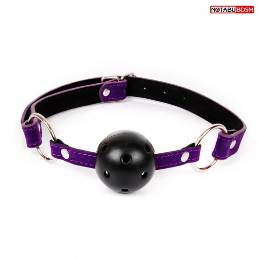 Черно-фиолетовый пластиковый кляп-шарик с отверстиями Ball Gag - Bior toys - купить с доставкой в Москве