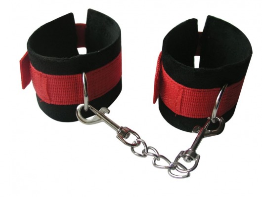 Черно-красные наручники из текстиля с цепочкой на карабине - Bior toys - купить с доставкой в Москве