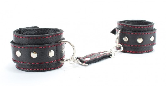 Черные наручники из натуральной кожи с красной строчкой - БДСМ Арсенал - купить с доставкой в Москве