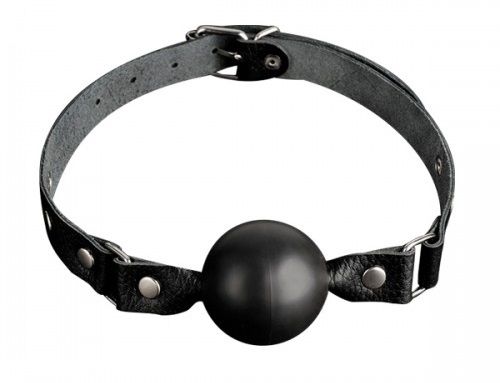 Черный кляп-шарик на регулируемом ремешке из натуральной кожи - Le Frivole - купить с доставкой в Москве