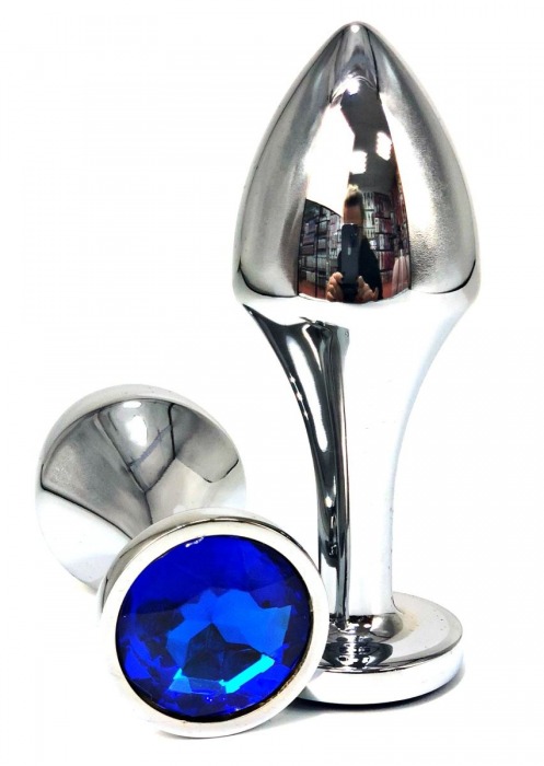 Серебристая анальная пробка на удлиненной ножке с синим кристаллом  - 9 см. - Vandersex - купить с доставкой в Москве