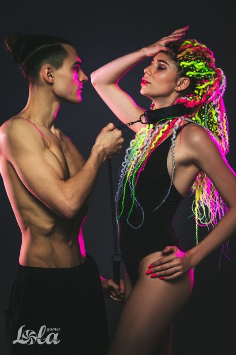 Черный ошейник с поводком Kinky - Lola Games - купить с доставкой в Москве