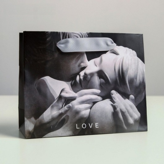Маленький бумажный подарочный пакет LOVE - 15 х 12 см. - Сима-Ленд - купить с доставкой в Москве