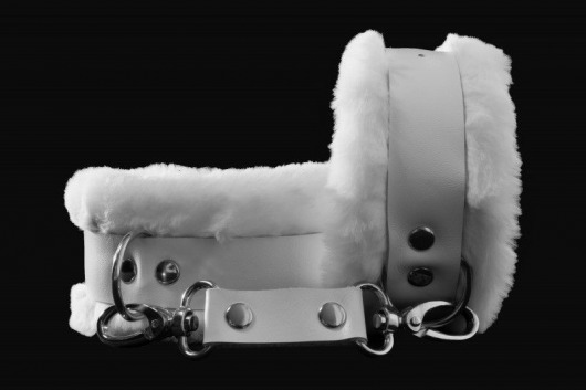 Белые наручники из натуральной кожи с нежным мехом - Джага-Джага - купить с доставкой в Москве