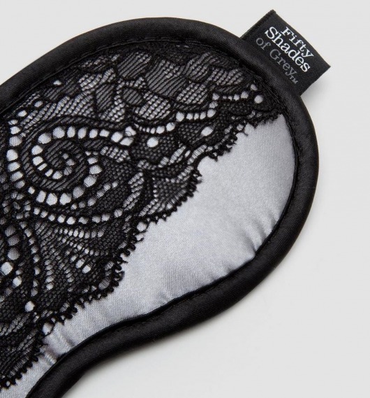 Атласная маска с кружевом Play Nice - Fifty Shades of Grey - купить с доставкой в Москве