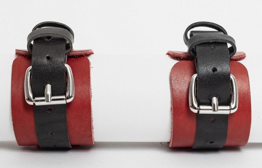 Красно-черные кожаные наручники классического дизайна - BDSM96 - купить с доставкой в Москве