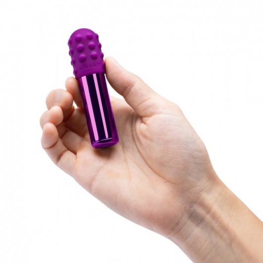 Фиолетовая вибропулька Le Wand Bullet с 2 нежными насадками - Le Wand