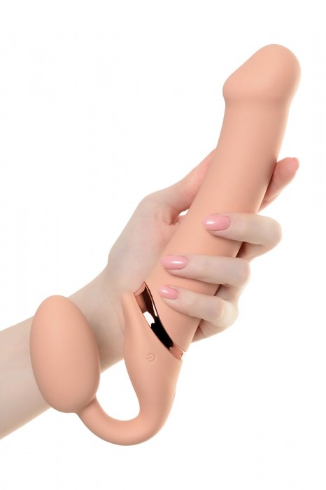 Телесный безремневой вибрострапон Vibrating Bendable Strap-On L - Strap-on-me - купить с доставкой в Москве