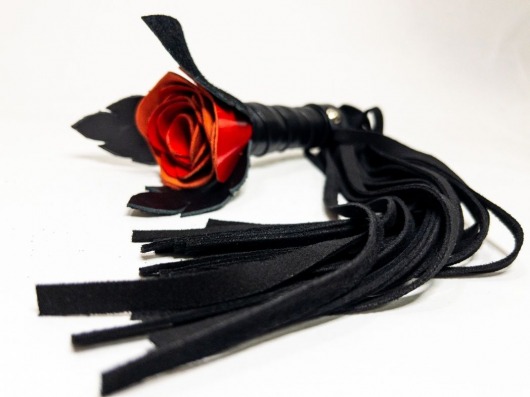 Черная замшевая плеть с красной лаковой розой в рукояти - 40 см. - БДСМ Арсенал - купить с доставкой в Москве