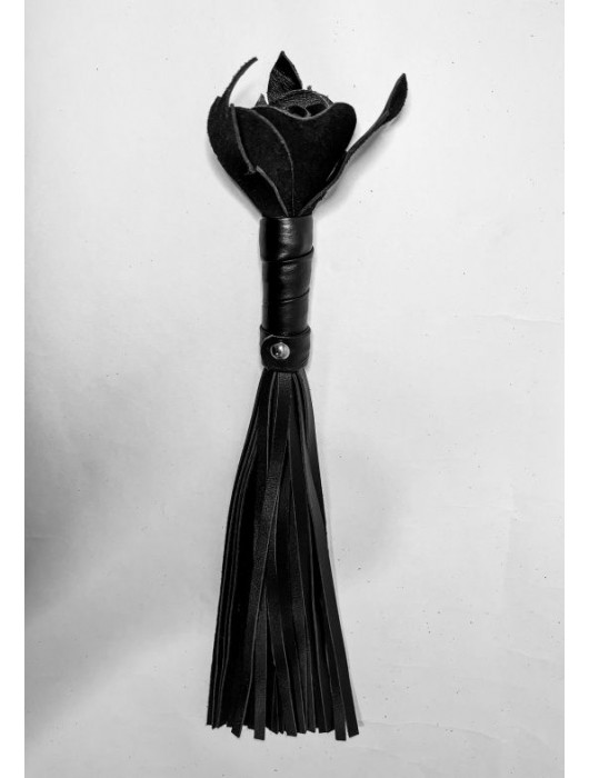 Черная кожаная плеть с розой в рукояти - 40 см. - БДСМ Арсенал - купить с доставкой в Москве