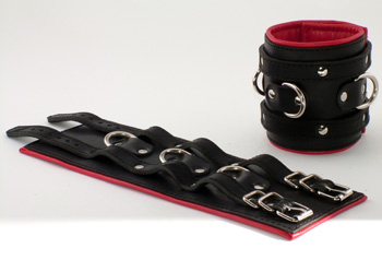 Широкие подвёрнутые наручники с красным подкладом - Beastly - купить с доставкой в Москве