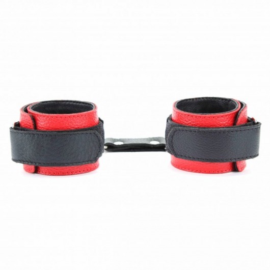 Красно-чёрные кожаные наручники - БДСМ Арсенал - купить с доставкой в Москве