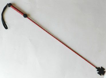 Короткий плетеный стек с наконечником-крестом и красной рукоятью - 70 см. - Подиум - купить с доставкой в Москве