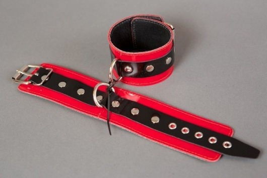 Красные лакированные наручники с клёпками - Подиум - купить с доставкой в Москве
