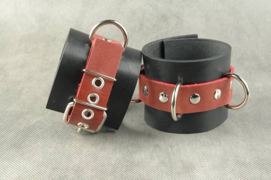 Чёрные не подшитые наручники с 3 сварными D-кольцами - Beastly - купить с доставкой в Москве