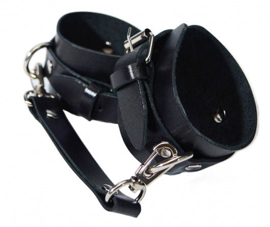 Черные кожаные наручники с соединением на карабинах - Лунный свет - купить с доставкой в Москве