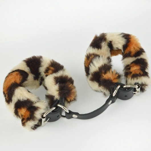Черные кожаные наручники со съемной леопардовой опушкой - Sitabella - купить с доставкой в Москве