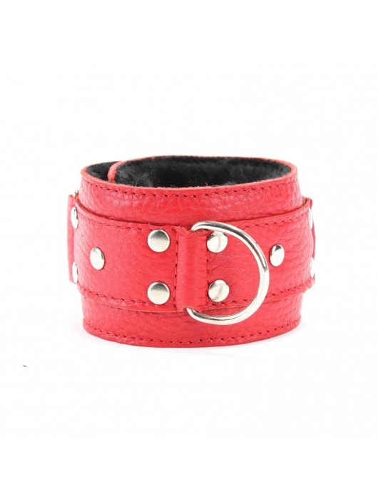 Красные кожаные наручники с меховым подкладом - БДСМ Арсенал - купить с доставкой в Москве