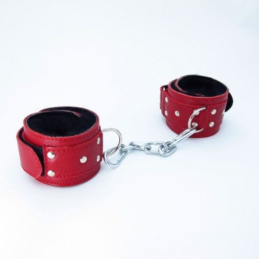 Красные кожаные наручники с меховым подкладом - БДСМ Арсенал - купить с доставкой в Москве