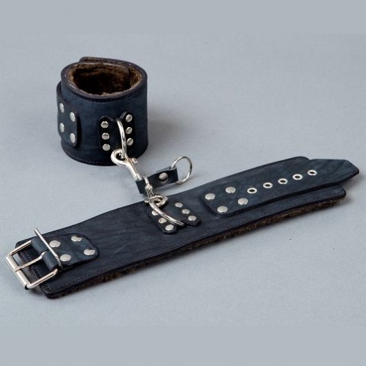 Широкие кожаные наручники на меху - Подиум - купить с доставкой в Москве