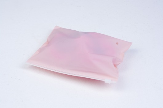 Черные базовые наручники из кожи с розовой опушкой - Лунный свет - купить с доставкой в Москве