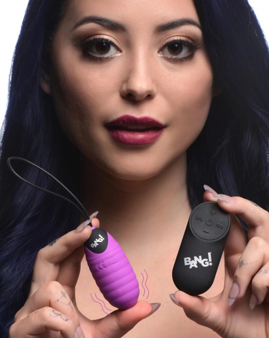 Лиловое ребристое виброяйцо с пультом ДУ 28X Ribbed Silicone Egg - XR Brands