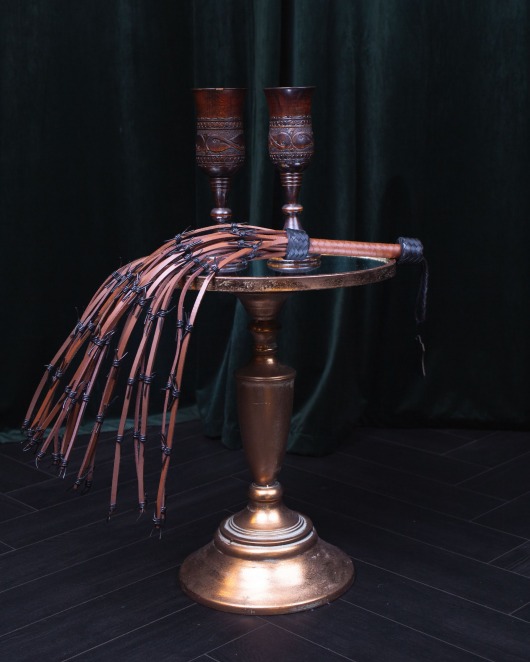 Коричневый флоггер Scandal из натуральной кожи - 78 см. - Scandal - купить с доставкой в Москве