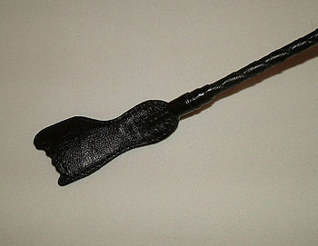 Чёрный стек с плетеной ручкой и наконечником-ступнёй - 70 см. - Подиум - купить с доставкой в Москве
