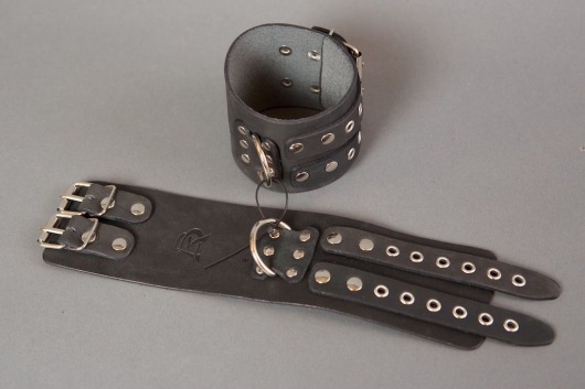 Широкие черные кожаные наручники без подкладки - Подиум - купить с доставкой в Москве