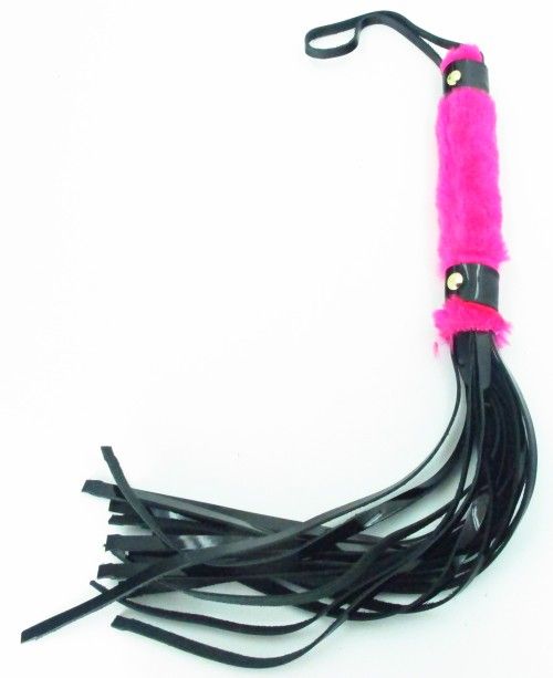 Плеть из лака с розовым мехом BDSM Light - 43 см. - БДСМ Арсенал - купить с доставкой в Москве