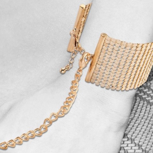 Дизайнерские золотистые наручники Desir Metallique Handcuffs Bijoux - Bijoux Indiscrets - купить с доставкой в Москве