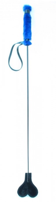Лаковый стек с синей меховой ручкой - 64 см. - БДСМ Арсенал - купить с доставкой в Москве