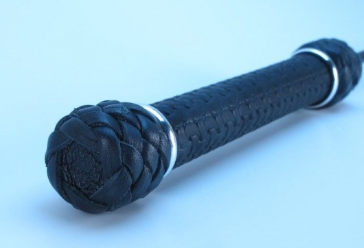 Чёрный профессиональный стек с тисненной ручкой - 73 см. - БДСМ Арсенал - купить с доставкой в Москве