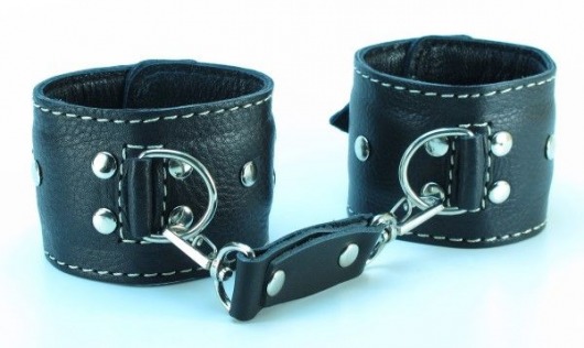 Чёрные кожаные наручники с крупной строчкой - БДСМ Арсенал - купить с доставкой в Москве
