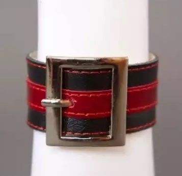 Чёрно-красный браслет с квадратной пряжкой - Подиум - купить с доставкой в Москве