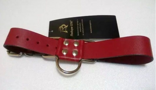 Широкие красные ременные наручники с полукольцом - Подиум - купить с доставкой в Москве