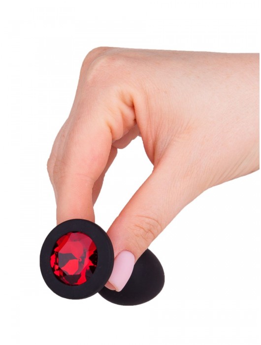 Чёрная анальная втулка с красным кристаллом - 7,3 см. - Джага-Джага - купить с доставкой в Москве